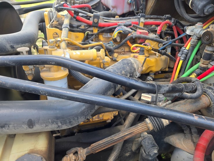 2007-freightliner-m2-106-image-23