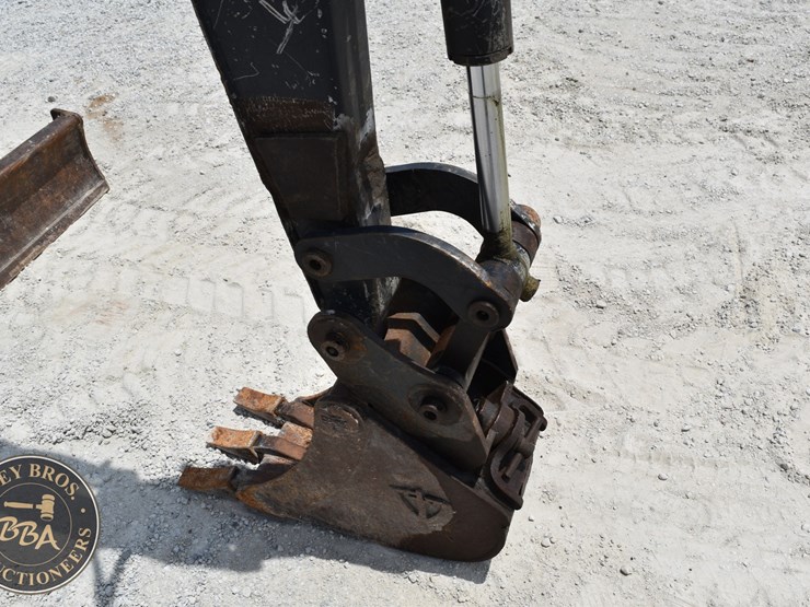2020-deere-35g-image-17