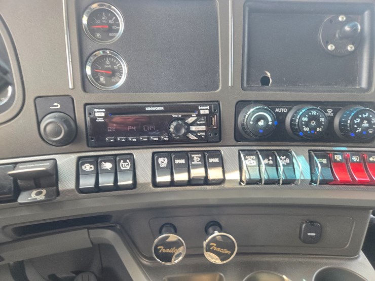 2019-kenworth-t680-image-51