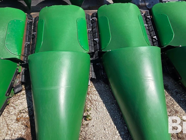 2010-john-deere-608c-image-17