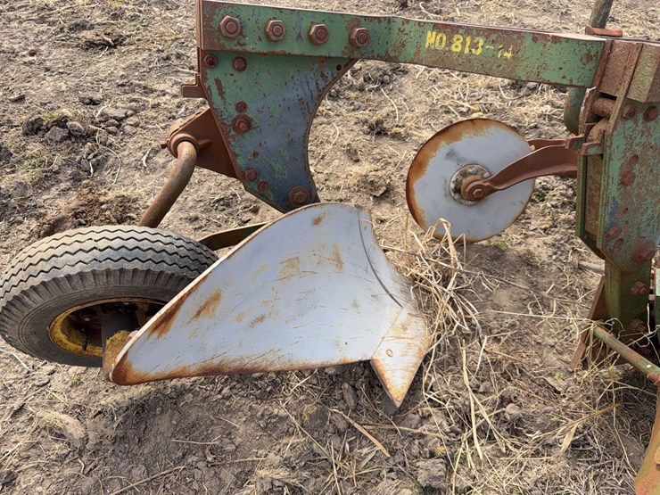 john-deere-three-point-three-bottom-plow-image-11
