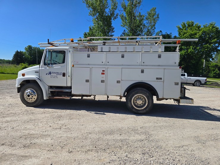 2001-freightliner-fl70-image-7