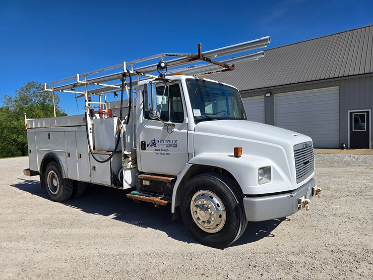 2001-freightliner-fl70-image-25
