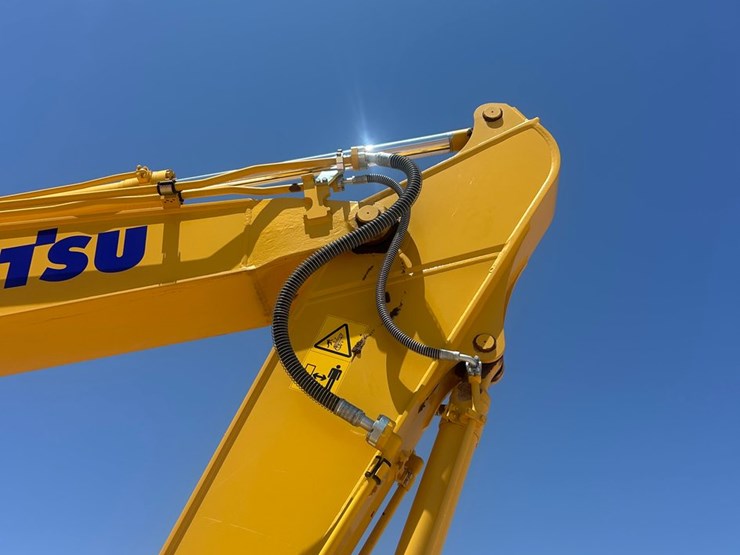 2025-komatsu-pc210-image-8