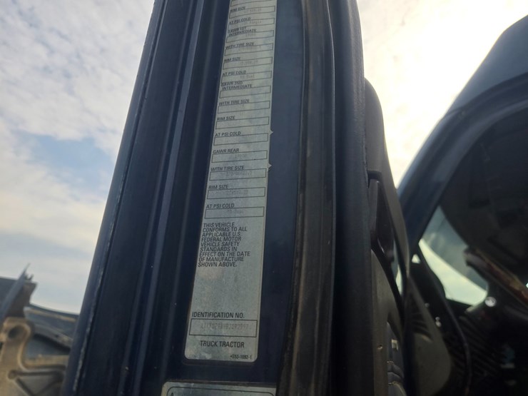 2011-kenworth-t700-image-58