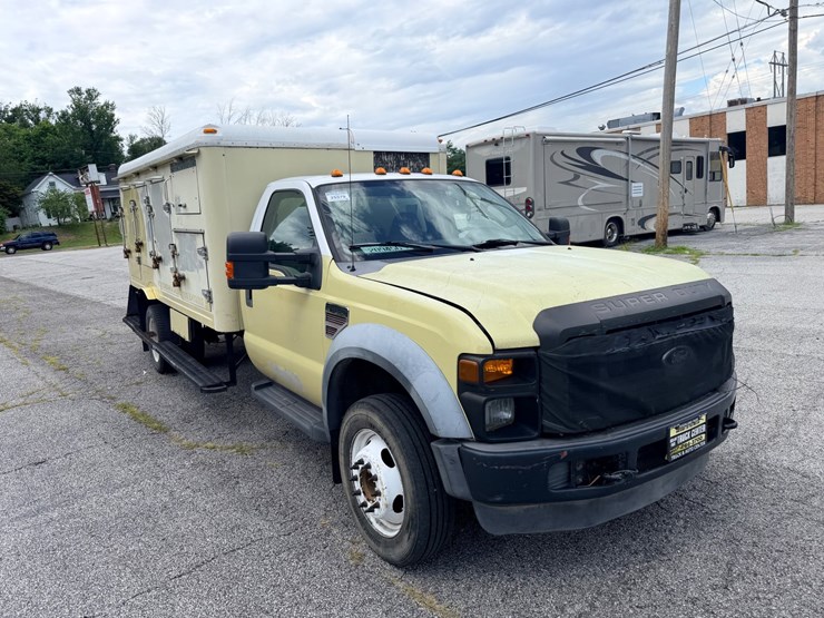 2010-ford-f550-image-23