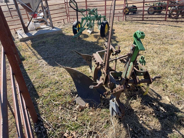 john-deere-three-point-two-bottom-plow-image-5
