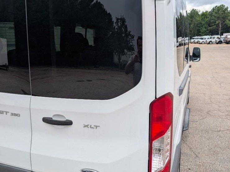2016-ford-transit-image-26