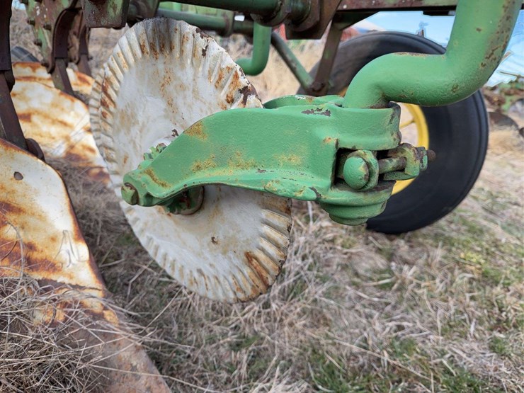 john-deere-pull-type-three-bottom-plow-image-22