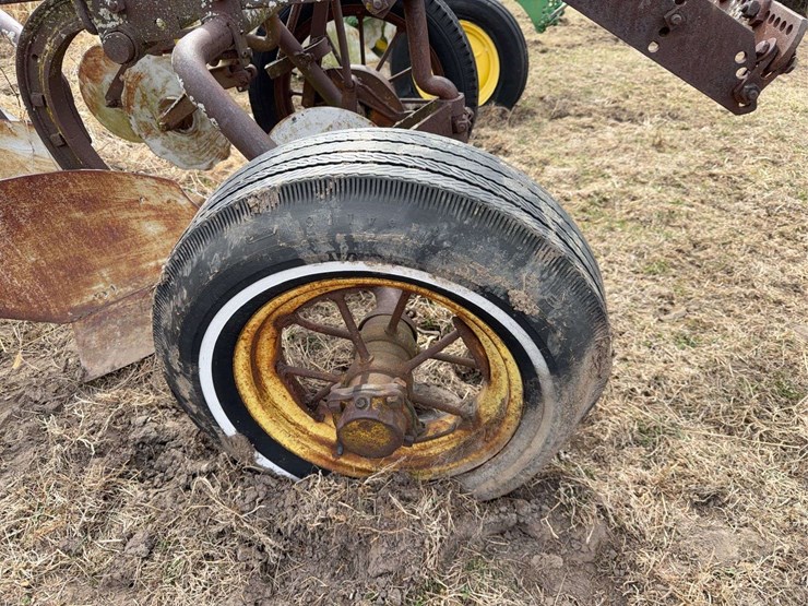 john-deere-pull-type-three-bottom-plow-image-10