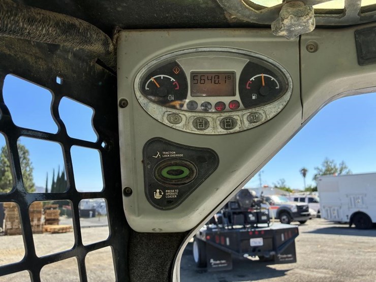 2011-bobcat-t190-image-20