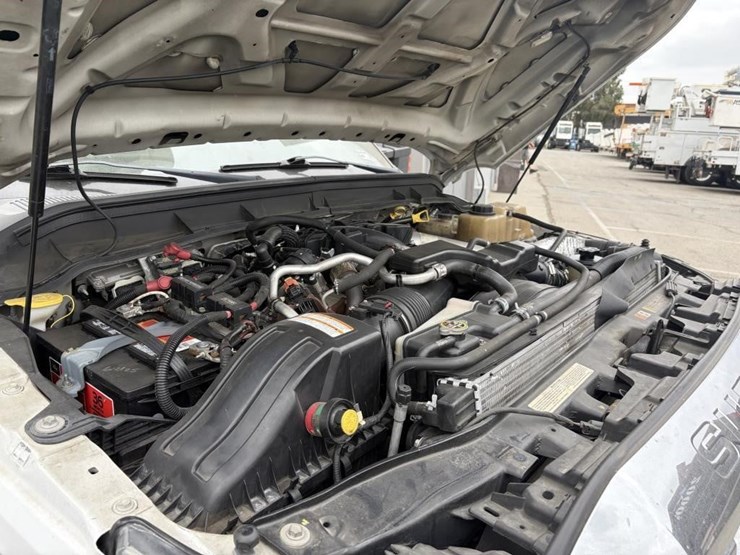 2015-ford-f550-xlt-image-8