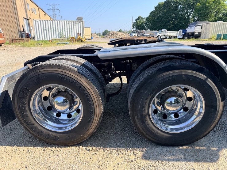 2021-peterbilt-579-image-62