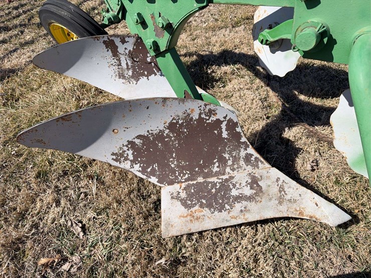 john-deere-pull-type-two-bottom-plow-image-16