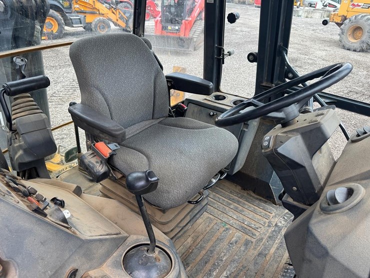 2018-deere-310l-image-22