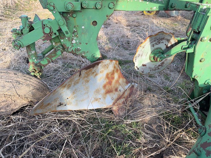 john-deere-pull-type-three-bottom-plow-image-16