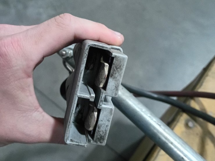 #24850-•-yale-industrial-forklift-battery-charger-image-12