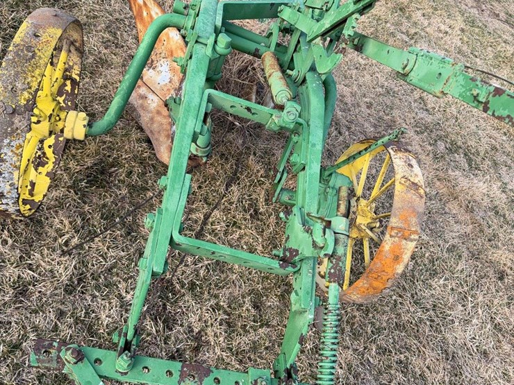 john-deere-pull-type-two-bottom-plow-image-12