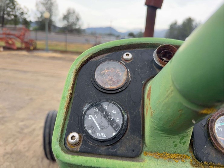 john-deere-630-image-32