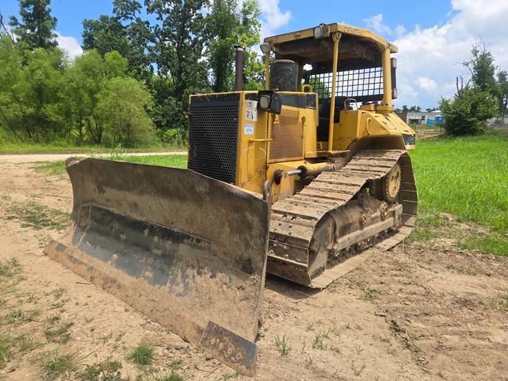 caterpillar-d6m-image-1