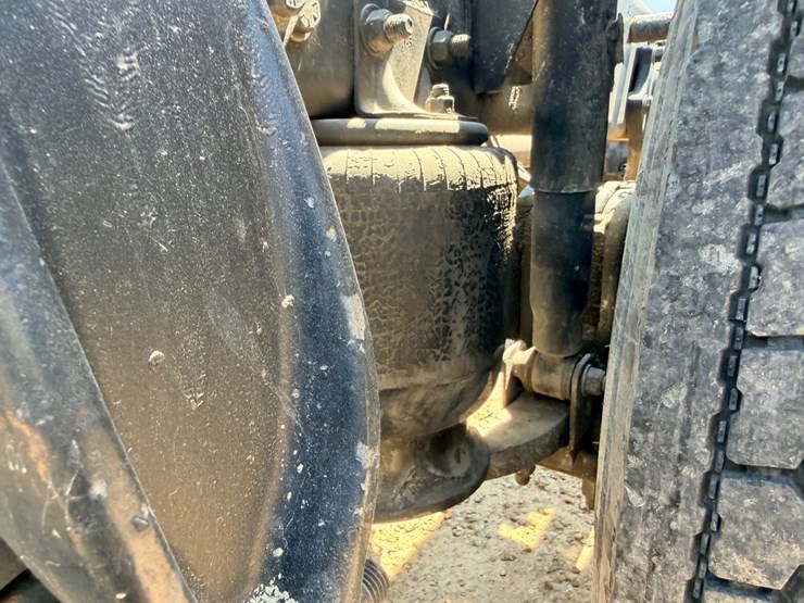 2016-freightliner-122sd-image-80