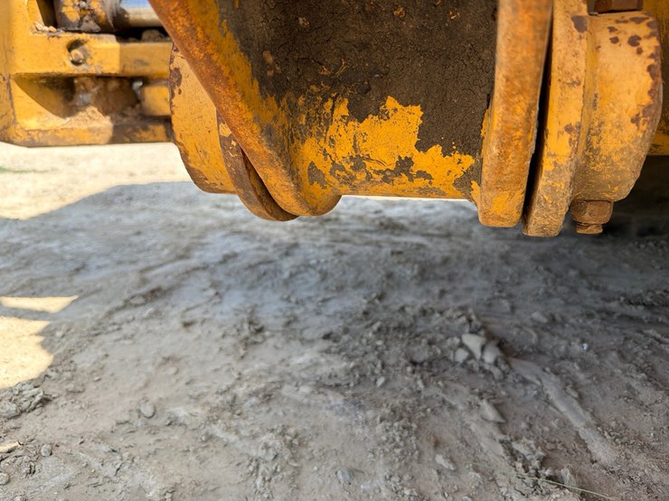 2000-deere-710d-image-101
