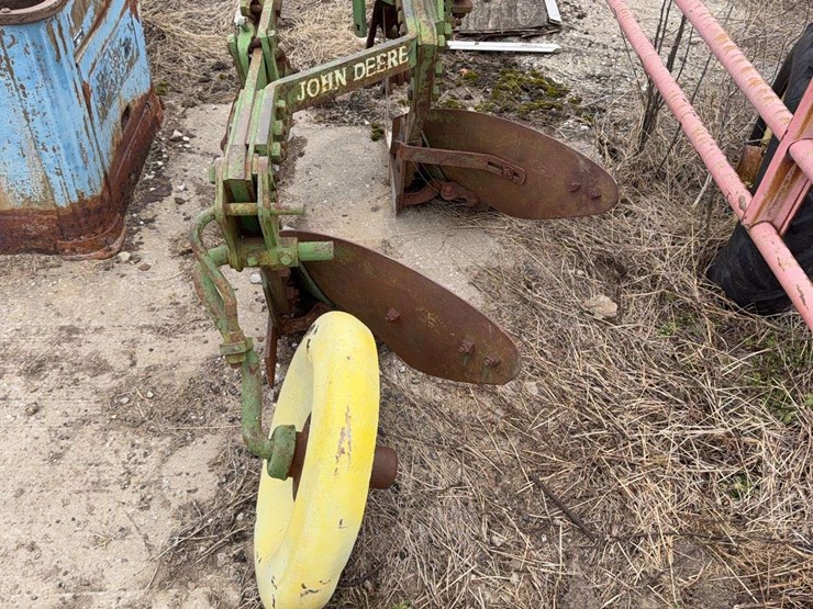 john-deere-two-bottom-plow-image-6