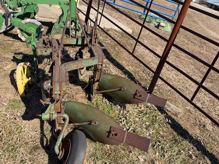 john-deere-three-point-two-bottom-plow-image-3