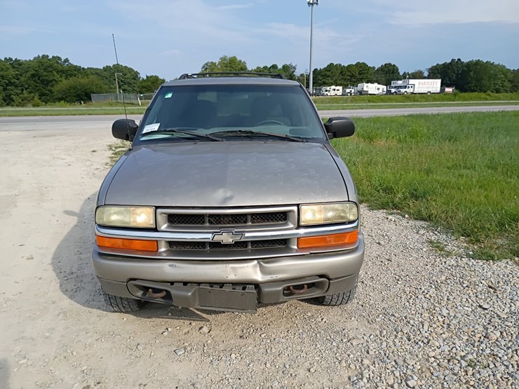 2003-chevrolet-blazer-image-15