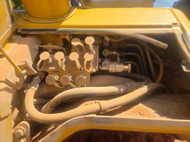 2005-caterpillar-d5n-xl-image-86