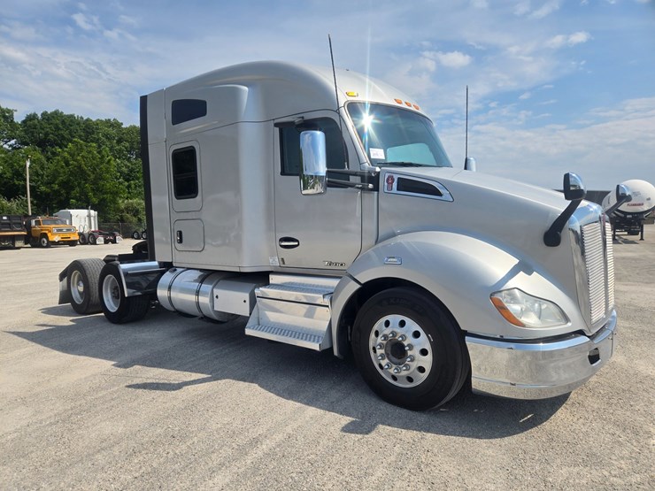 2018-kenworth-t680-image-23