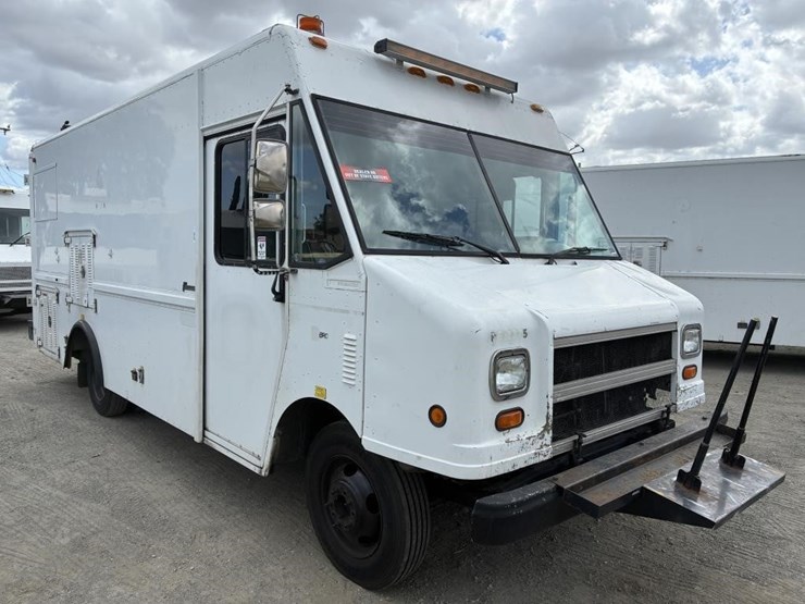 2002-workhorse-p42-image-2