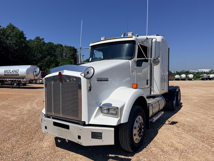 2010-kenworth-t800-image-2