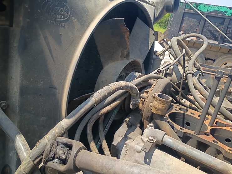 1997-mack-rd688s-image-17