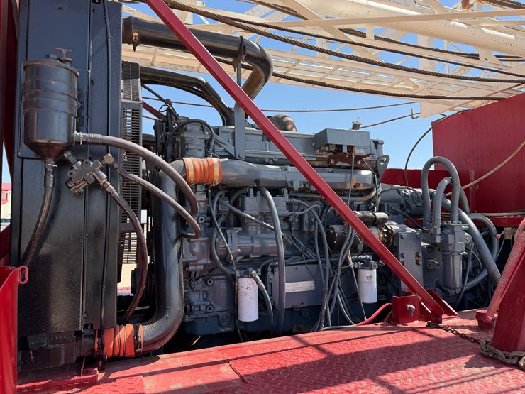 1980-taylor-4-axle-well-service-rig-image-11