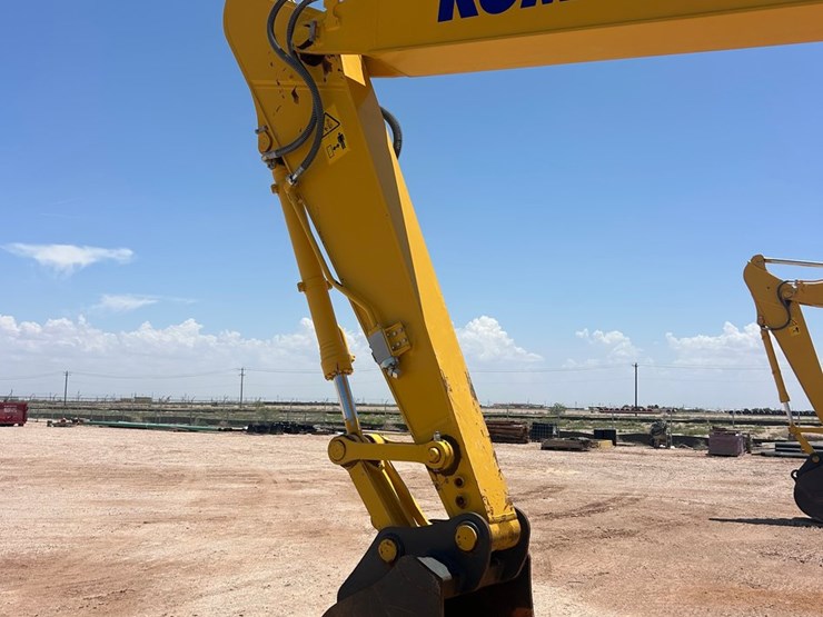 2025-komatsu-pc210-image-15