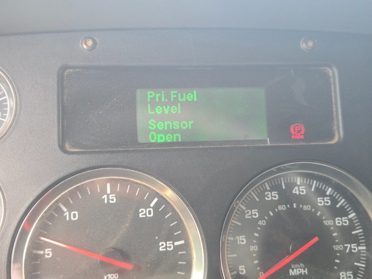 2011-kenworth-t700-image-75