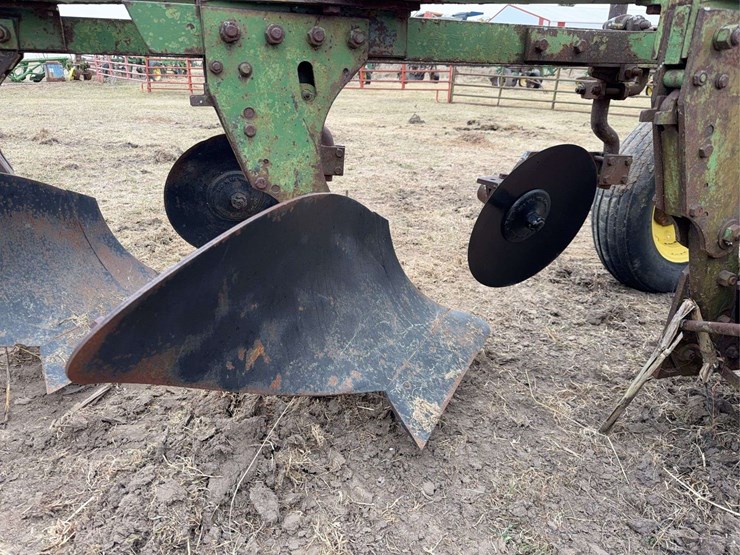 john-deere-pull-type-four-bottom-plow-image-15