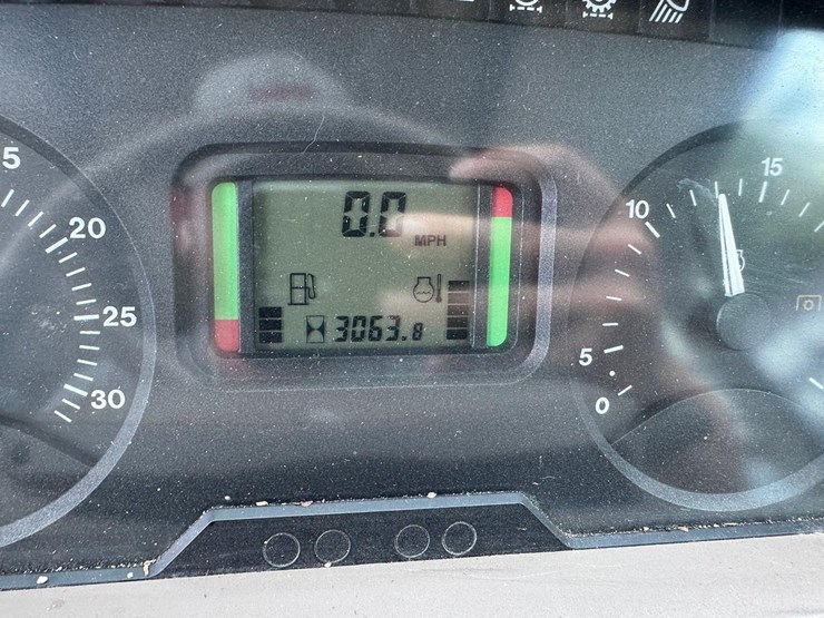 2010-john-deere-6430-image-21