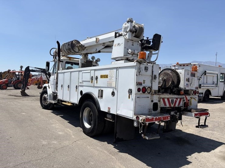 2000-freightliner-fl80-image-4
