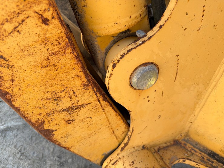2000-deere-710d-image-94
