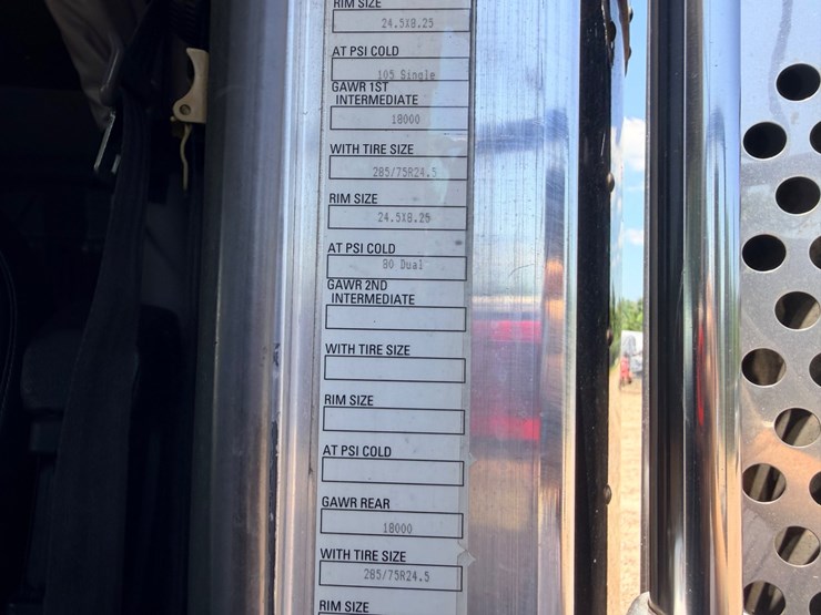 2010-kenworth-t800-image-105