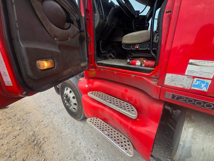 2007-kenworth-t2000-image-62
