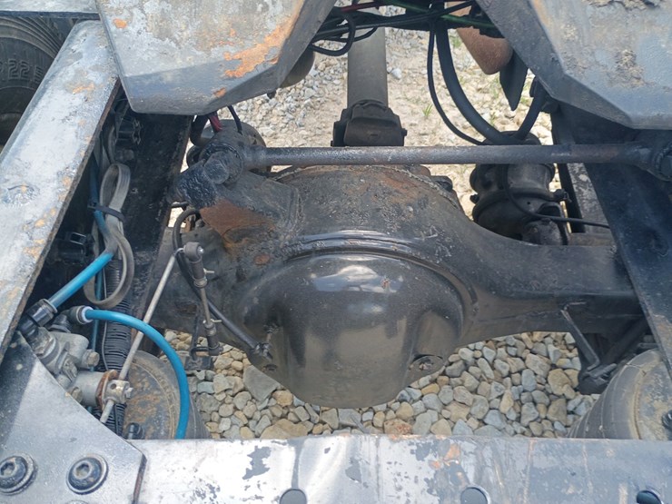 2008-freightliner-m2-106-image-75