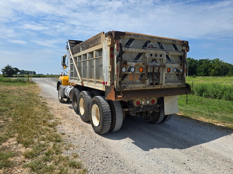 2002-mack-rd688s-image-12