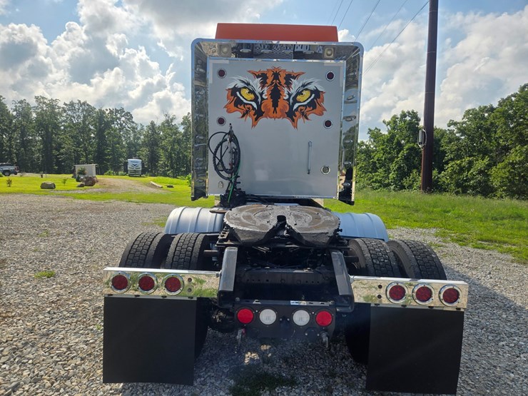 2019-kenworth-t880-image-13