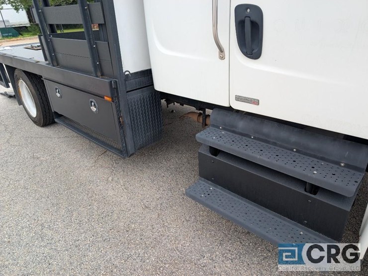 2012-freightliner-m2-stakebed-truck-image-6