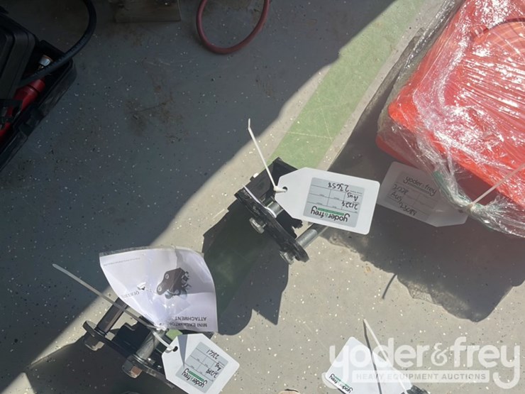 unused-tpm-quick-hitch,-1"-pin-hole-to-suit-0.8-1.4-ton-mini-excavators-image-3