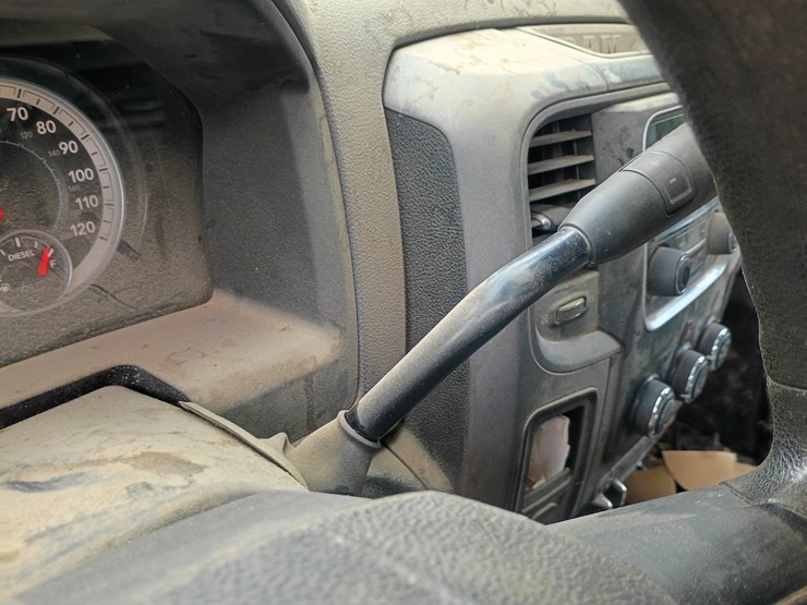 2014-dodge-3500-image-42