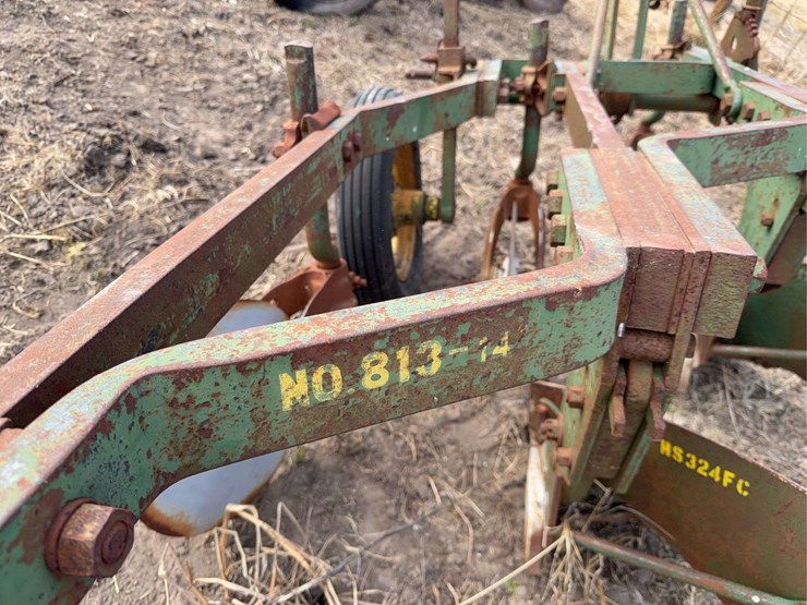 john-deere-three-point-three-bottom-plow-image-17